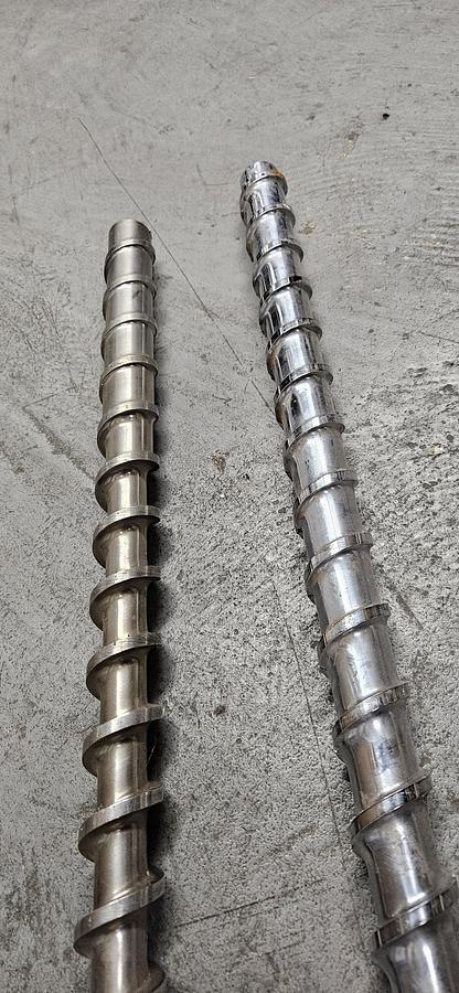 Used Lot of 2 Plastic Extruder Screws for Plastic extrusion machines β 1-1/4" Dia. X 30-1/2" & 27-1/2" Long (Resin Area feed length) β Excellent Condition!