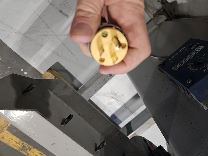 Used Coil Stock Feed Vertical 2500 Lbs Capacity Electronic Clutch 110 V