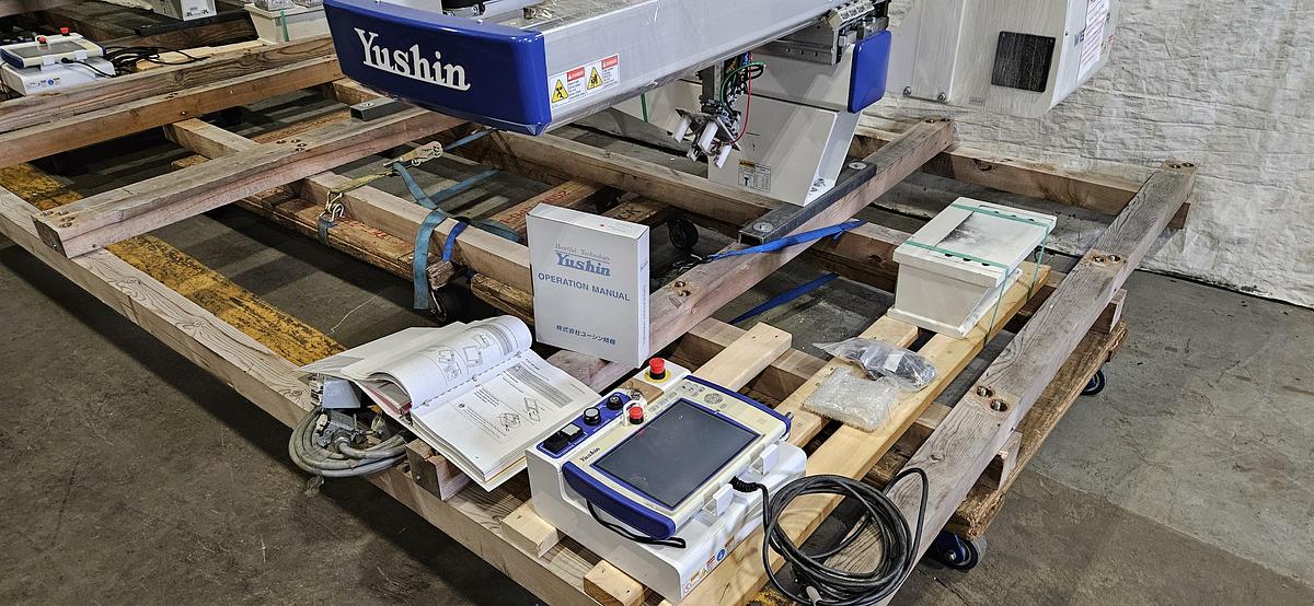 Used YUSHIN RCII-150D-15-95 INJECTION MOLDING ROBOT Factory Refurbished