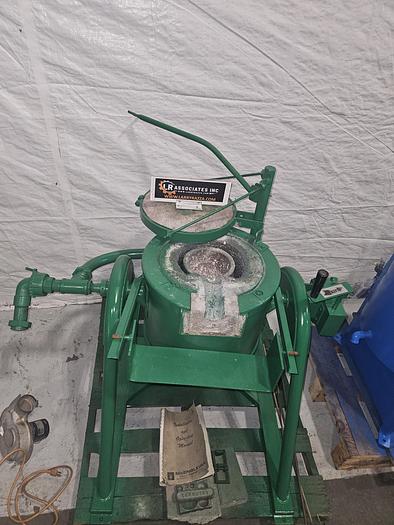 Used Speedy Melt High Temp Tilt & Pour Furnace Brass Copper Needs Gas Burner