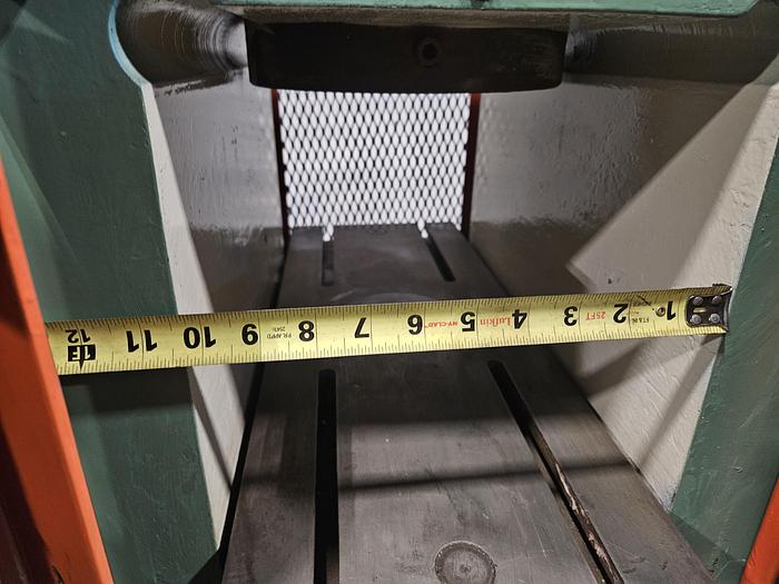 Refurbished 550 ton Hydraulic Coining Press CMC