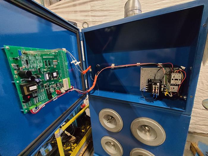 Used Donaldson Torit 4 Cartridge Dust Collector SDF 5 Hp 460 Volt 3 Phase with Checker Board