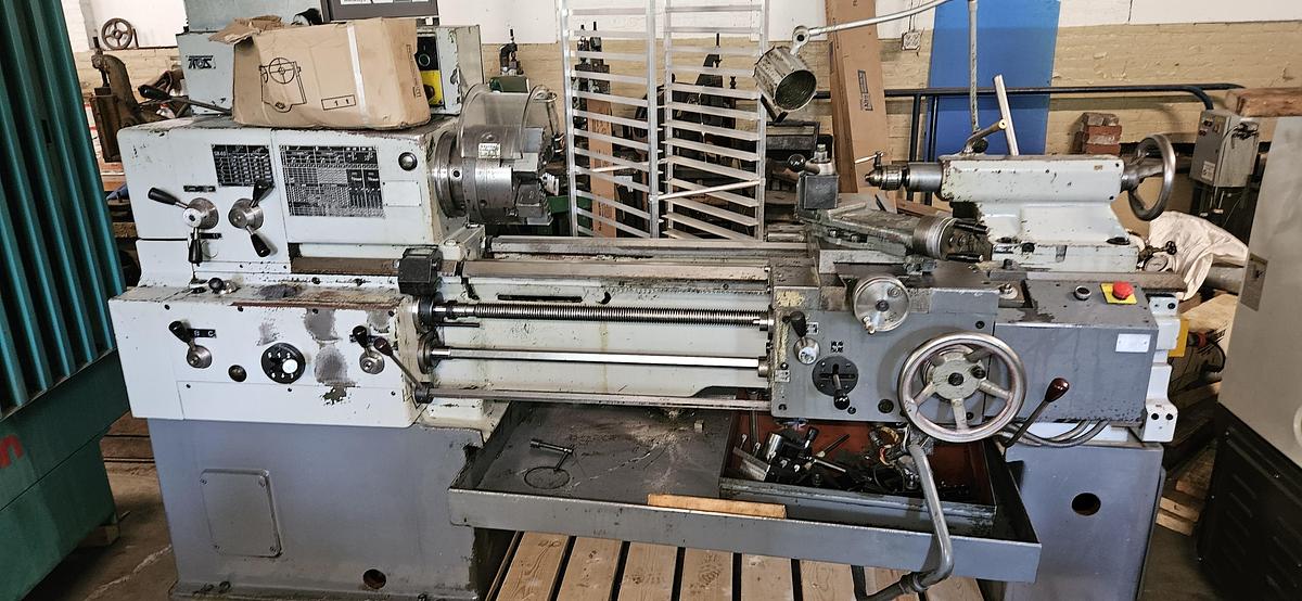 Used TOS TRENČÍN SN40C PRECISION ENGINE LATHE – MITUTOYO UDR-200 DRO – 3-JAW CHUCK – QUICK CHANGE TOOL POST – 220V / 3 PHASE