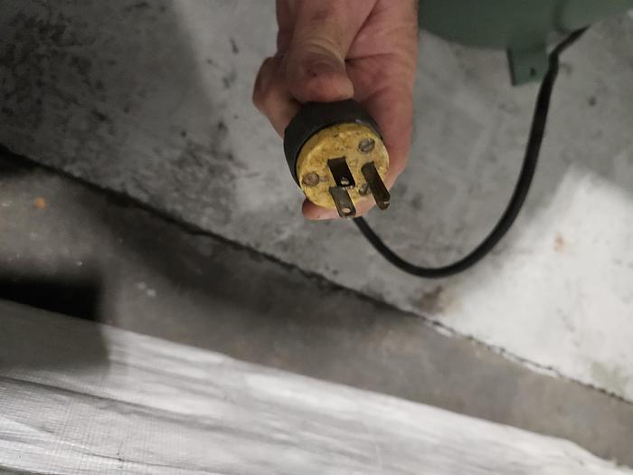 Used Ultramatic SVB 1.2 Cubic Ft Vibratory Tumbler Finishing Machine (wired 115V) Pristine Condition!