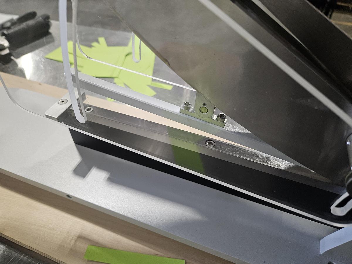 Used THWING-ALBERT JDC 5-10 PRECISION SAMPLE CUTTER – BENCHTOP SPECIMEN SHEAR – EXCELLENT CONDITION