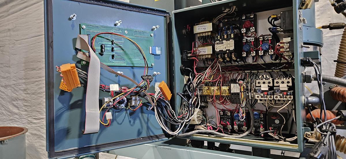 Used DRI-AIR ARID-X 35HM DESICCANT RESIN DRYER – DUAL RECEIVER CONTROL – DIGITAL DEW POINT SYSTEM – 480V 3 PHASE – TESTED