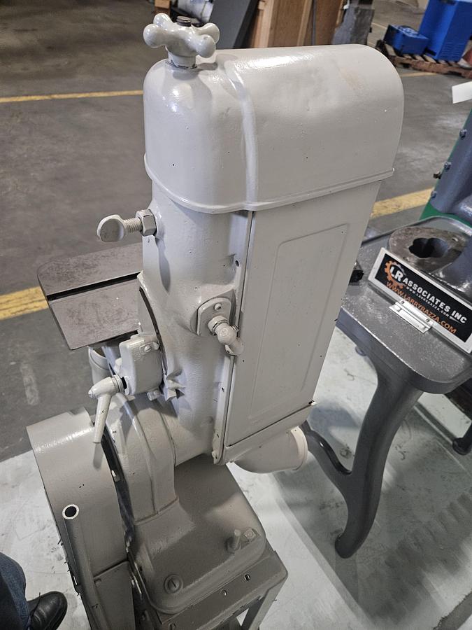 Used Delta Super Heavy Duty 6 Inch Belt Sander 110 V on Stand