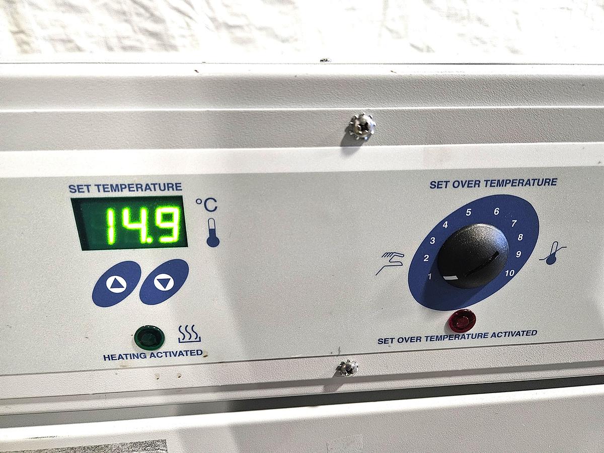 Used VWR MODEL 3015 WATER-JACKETED LABORATORY INCUBATOR – HEATED DOOR – 115V – TESTED & RUNNING PERFECTLY