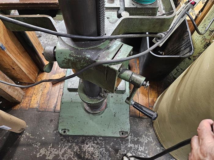 Used King Variable Speed Floor Model Drill Press 220v 3 Phase Half Inch Chuck Knee Table