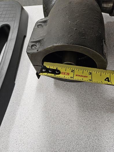 Used Right Angle Horizontal Milling Attachment for Bridgeport Mill 