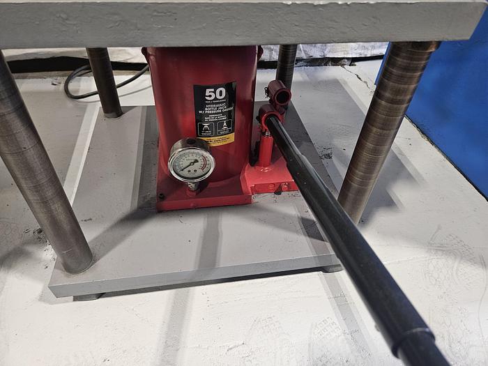 Used 12 inch Hydraulic Vulcanizer with Gauge Makes Spin Cast Rubber Molds Romanoff Brand 220V 1Phase