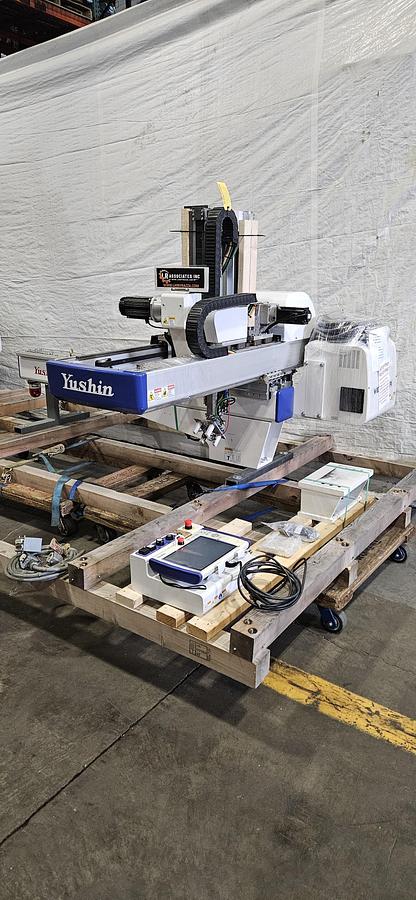Used YUSHIN RCII-150D-15-95 INJECTION MOLDING ROBOT Factory Refurbished