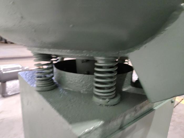 Used Ultramatic 24 Inch Vibratory Finishing Machine 110 Volts Polish Deburr Metal Plastic