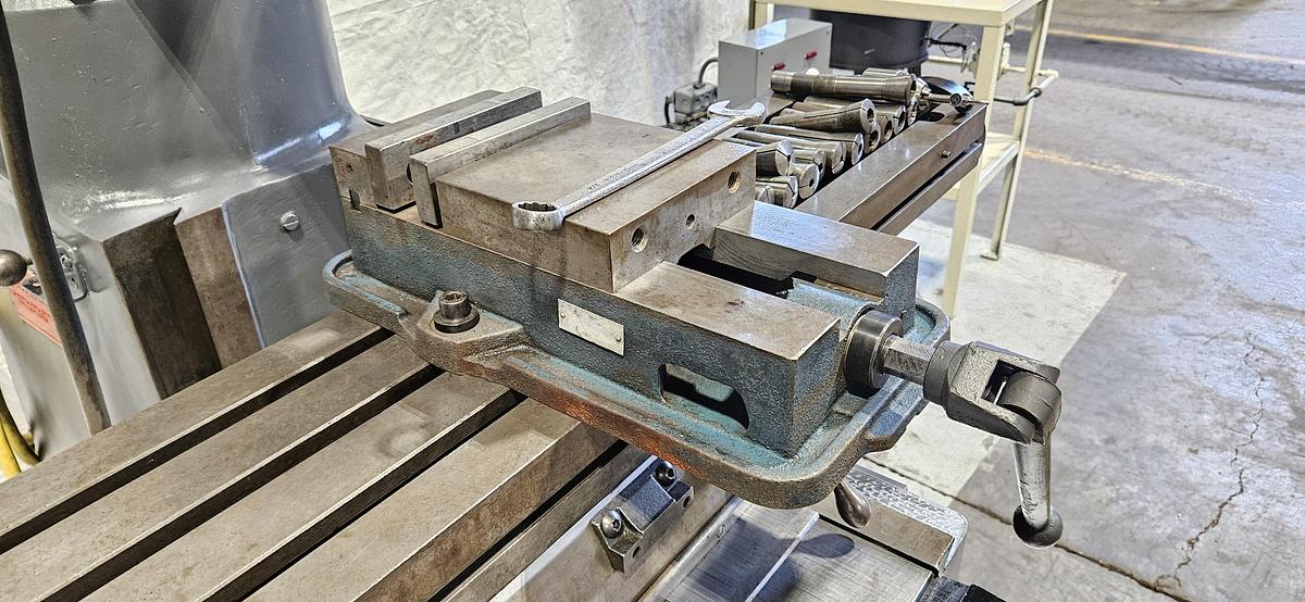 Used BRIDGEPORT SERIES I 2HP VERTICAL MILL – PROTOTRAK MX2 2-AXIS CNC / CONVERSATIONAL CONTROL – POWER FEED – VISE – COLLETS – 480V 3 PHASE – RUNNING