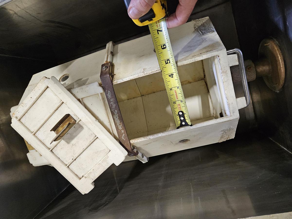 Used Greco Wet Tumbler Rotary Finishing Machine Polish Metal Automatically 110V