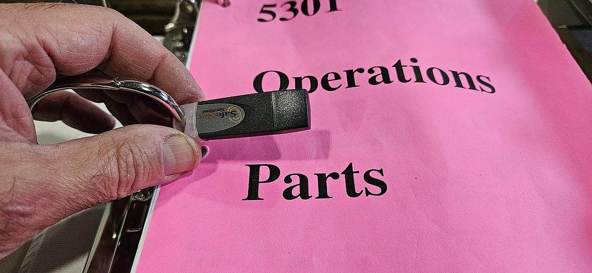 Used YUSHIN RCII-150D-15-95 INJECTION MOLDING ROBOT Factory Refurbished