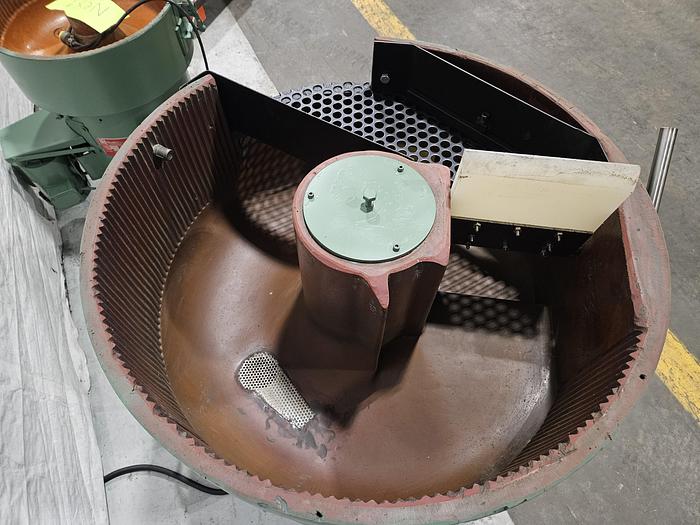 Used Ultramatic SVB 3.5 Cubic Ft Vibratory Tumbler Finishing Machine with Automatic Separation (wired 115V) Pristine Condition!