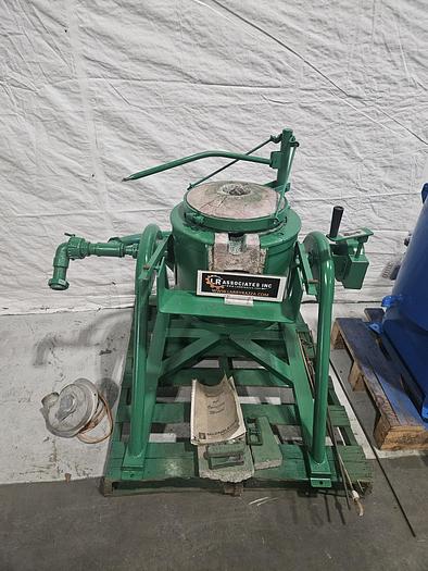 Used Speedy Melt High Temp Tilt & Pour Furnace Brass Copper Needs Gas Burner