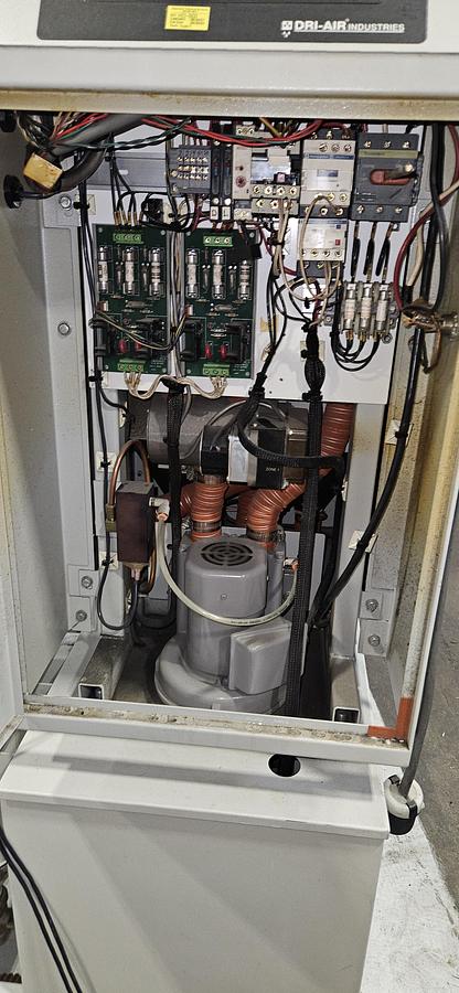Used DRI-AIR HPD-2 HIGH-TEMP DESICCANT RESIN DRYER – RH60 60 LB STAINLESS STEEL HOPPER – NO-SPILL RECEIVER – PNEUMATIC VACUUM LOADER – DIGITAL DEW POINT CONTROL – 480V 3 PHASE – TESTED