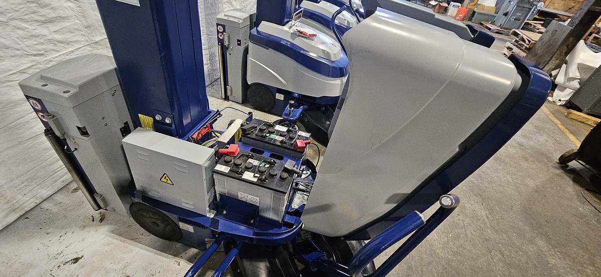 Used 2023 ROBOPAC ROBOT S7 PVS USA SELF-PROPELLED PALLET STRETCH WRAPPER – BATTERY POWERED – TOUCHSCREEN – TESTED
