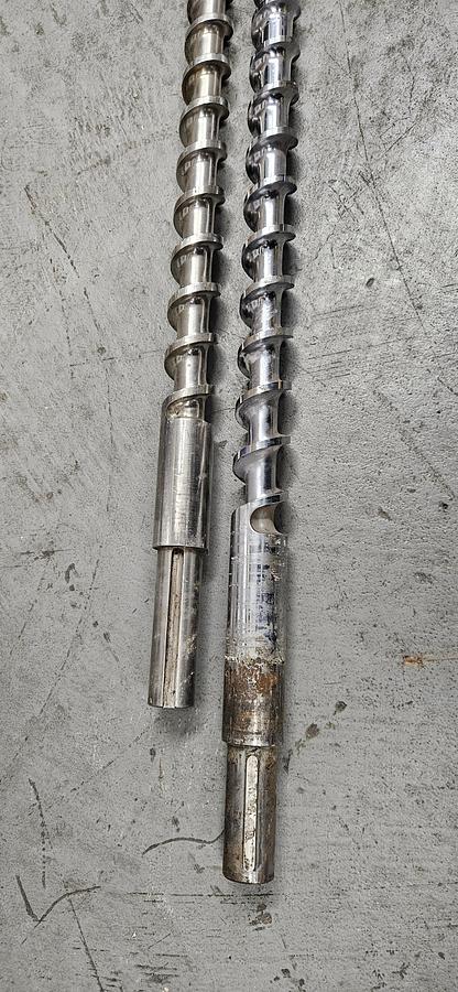Used Lot of 2 Plastic Extruder Screws for Plastic extrusion machines β 1-1/4" Dia. X 30-1/2" & 27-1/2" Long (Resin Area feed length) β Excellent Condition!