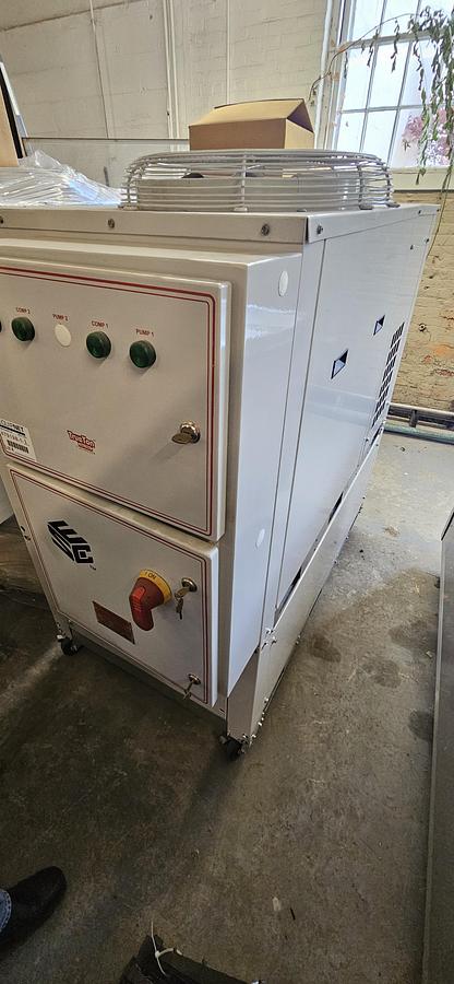 Used SCHREIBER MODEL 200AC INDUSTRIAL PROCESS CHILLER – 460V – CAREL pCO DIGITAL CONTROLLER – REMOTE CONTROLLER INCLUDED – TWO AVAILABLE