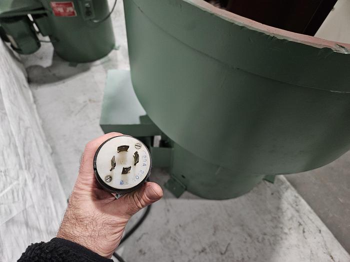 Used Ultramatic SVB 3.5 Cubic Ft Vibratory Tumbler Finishing Machine with Automatic Separation (wired 115V) Pristine Condition!