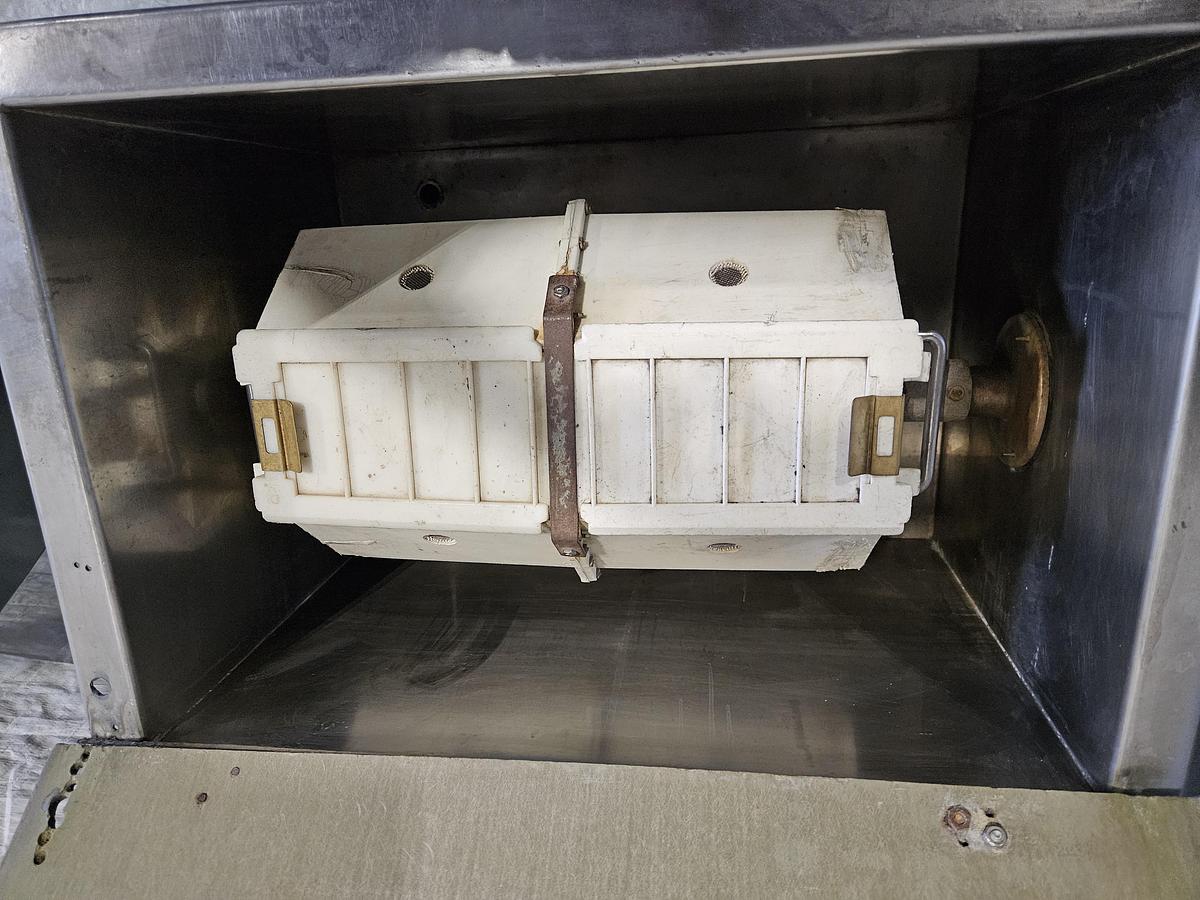 Used Greco Wet Tumbler Rotary Finishing Machine Polish Metal Automatically 110V