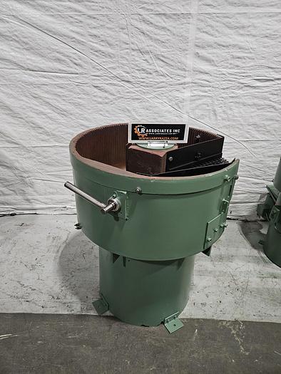 Used Ultramatic SVB 3.5 Cubic Ft Vibratory Tumbler Finishing Machine with Automatic Separation (wired 115V) Pristine Condition!