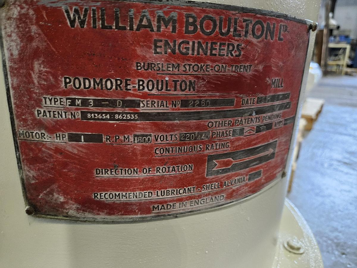Used  Boulton FM-3-D Vibratory Finishing Machine 3 cubic foot Tumble Polish Deburr Metal