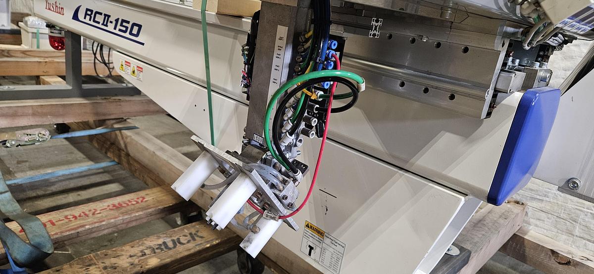 Used YUSHIN RCII-150D-15-95 INJECTION MOLDING ROBOT Factory Refurbished