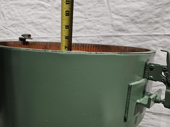 Used Ultramatic SVB 1.2 Cubic Ft Vibratory Tumbler Finishing Machine (wired 115V) Pristine Condition!