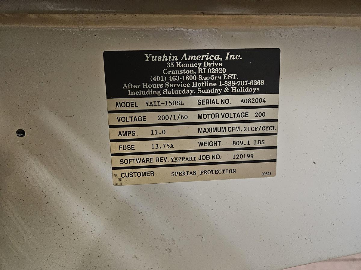 Used 2002 Yushin Robot for Injection Molding Pick and place / Sprue Picker / 2 available!!