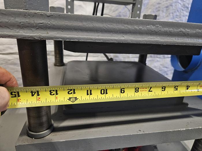 Used 12 inch Hydraulic Vulcanizer with Gauge Makes Spin Cast Rubber Molds Romanoff Brand 220V 1Phase