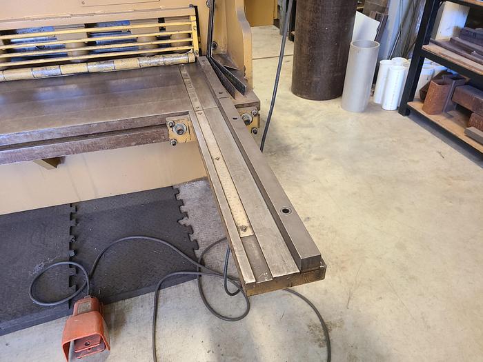 Used Standard Model CS 375-10 Metal Shear New 2006 with Back Gauge