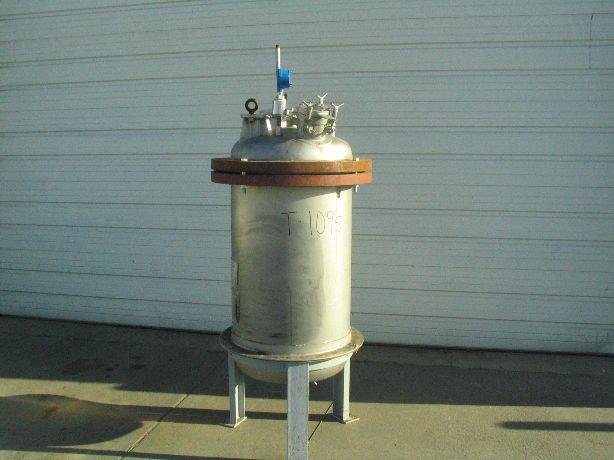 Usado 75 GALLON PRESSURE TANK.  WALKER