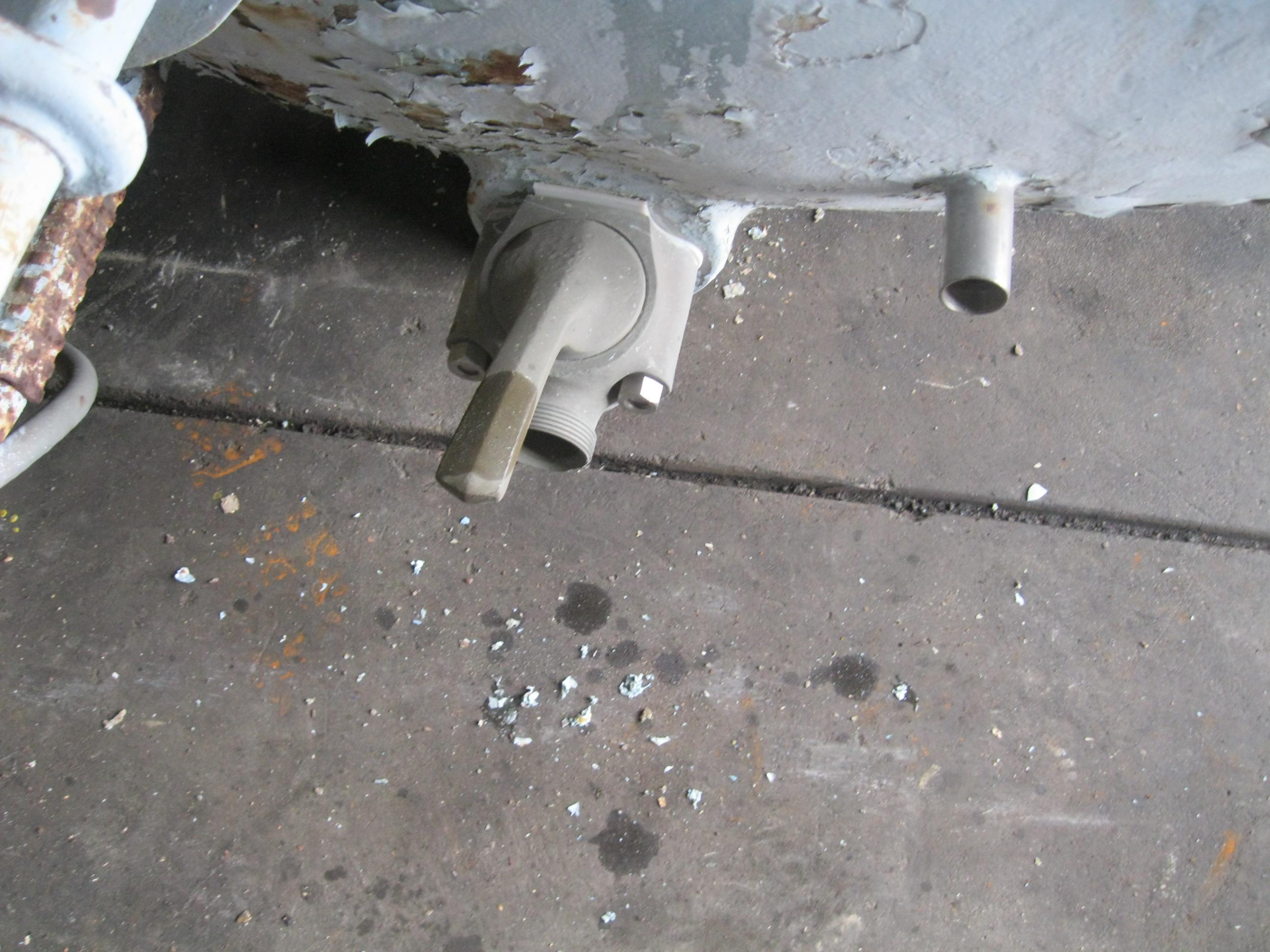 Usado 1000 GALLON BULK TANK WITH JACKET