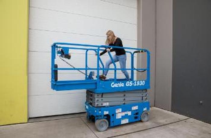 Used SCISSOR LIFT 19FT