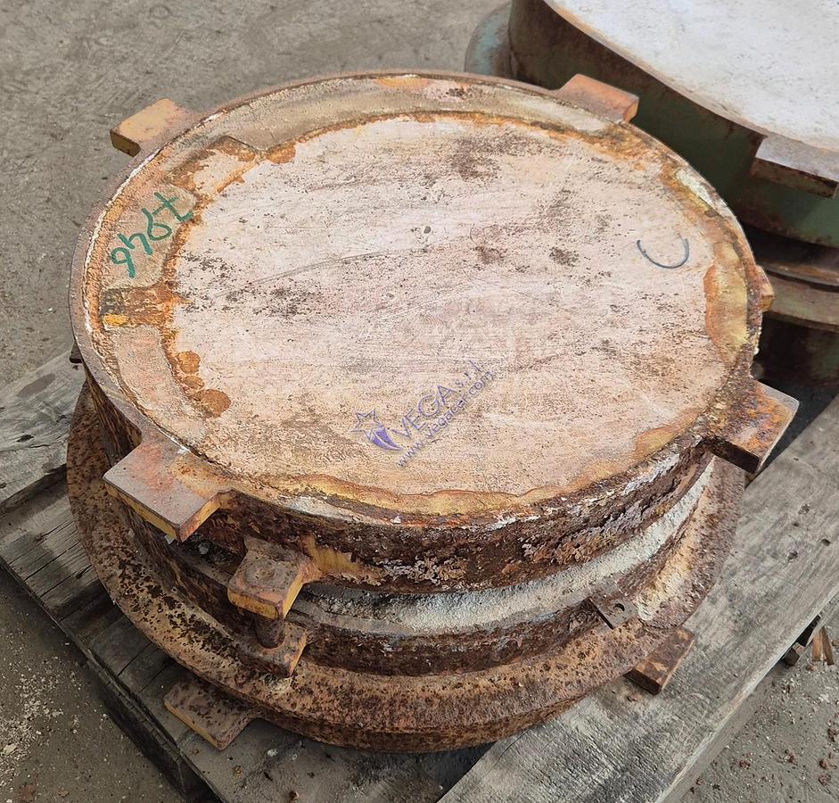 Usato Round metal frame plaster mould holder