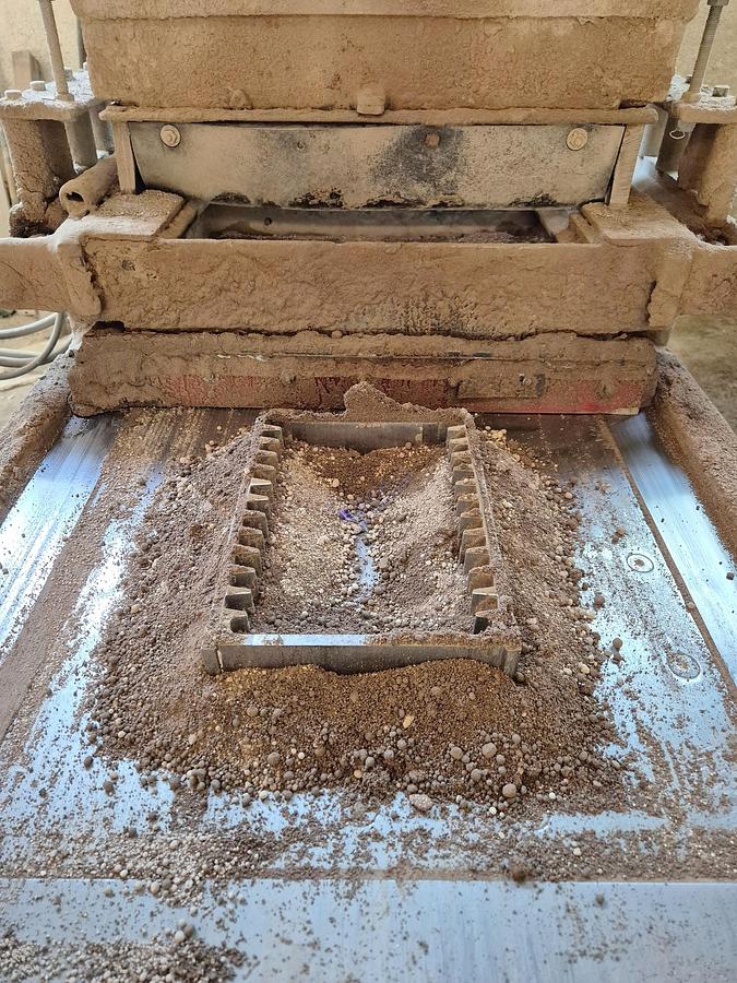 Usato Refractory dry hydraulic press MATRIX mod. HS.550