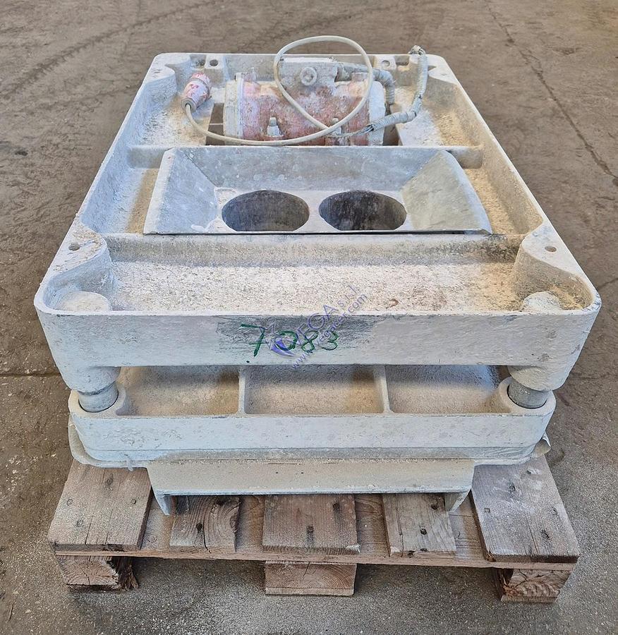 Usato Vibrating sieve VICENTINI mod. SV 600 x 900 DR with double net