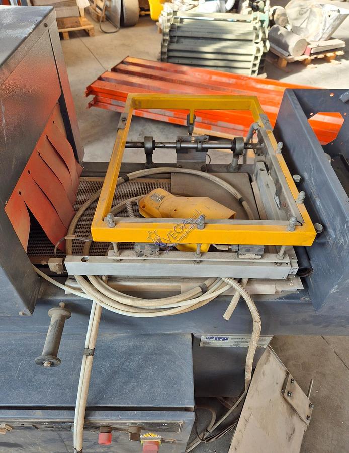 Usato Semi-automatic shrink wrapping machine IFP mod. LST 50/40