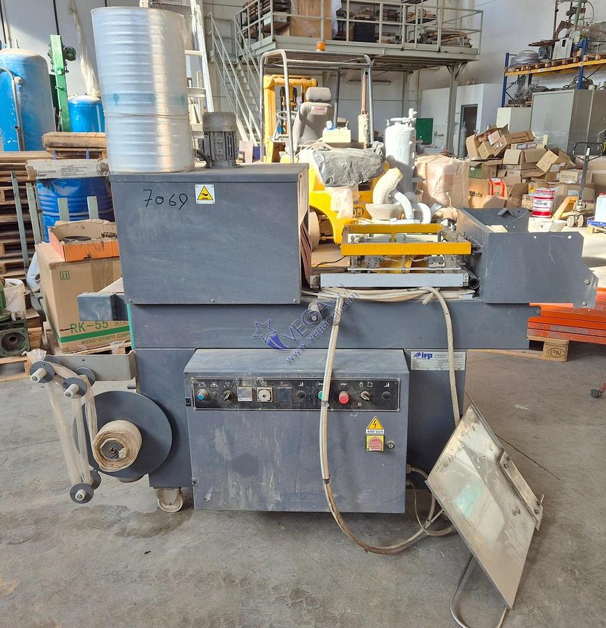 Usato Semi-automatic shrink wrapping machine IFP mod. LST 50/40