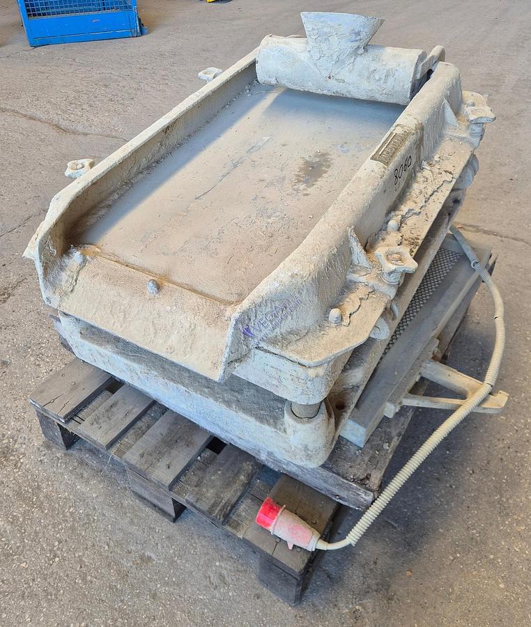 Usato Vibrating sieve VICENTINI mod. SV 600 x 900 with single net
