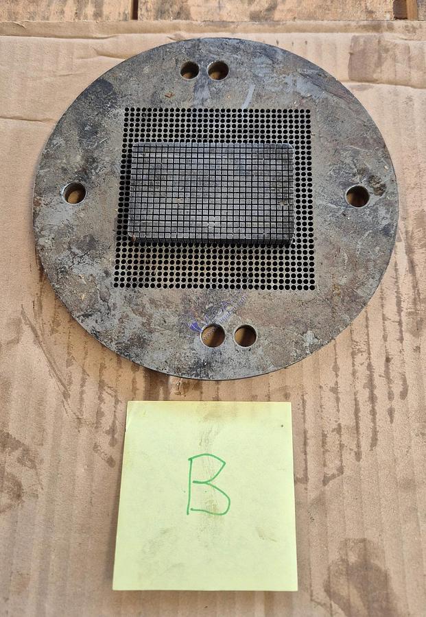 Usato Hard metal dies for producing honeycomb filters for foundries