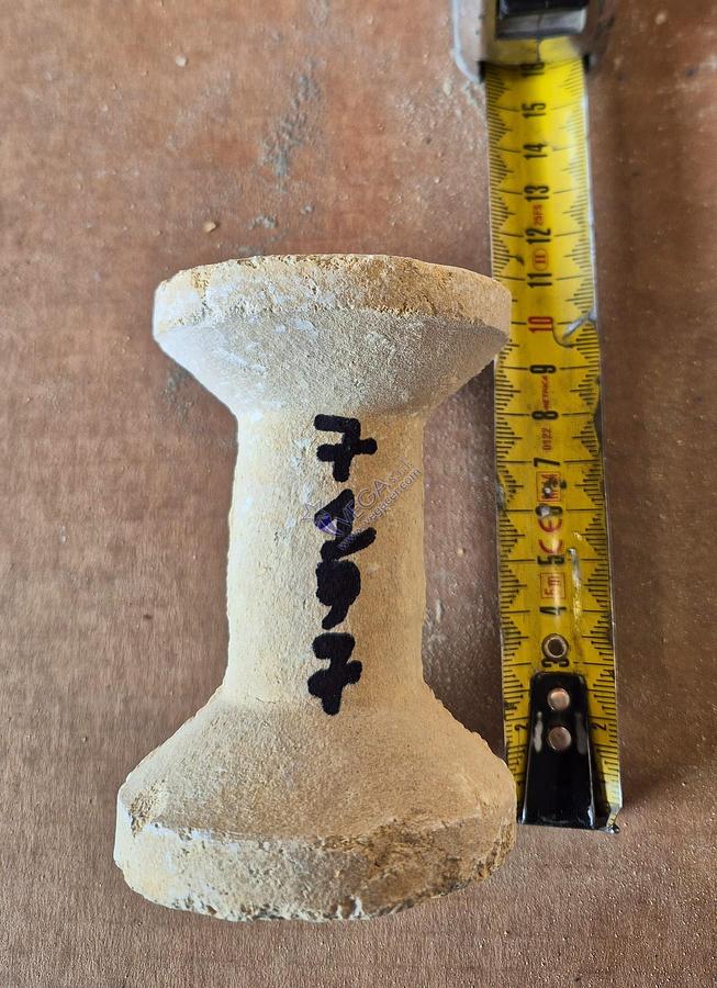 Usato Spool-shaped refractory column