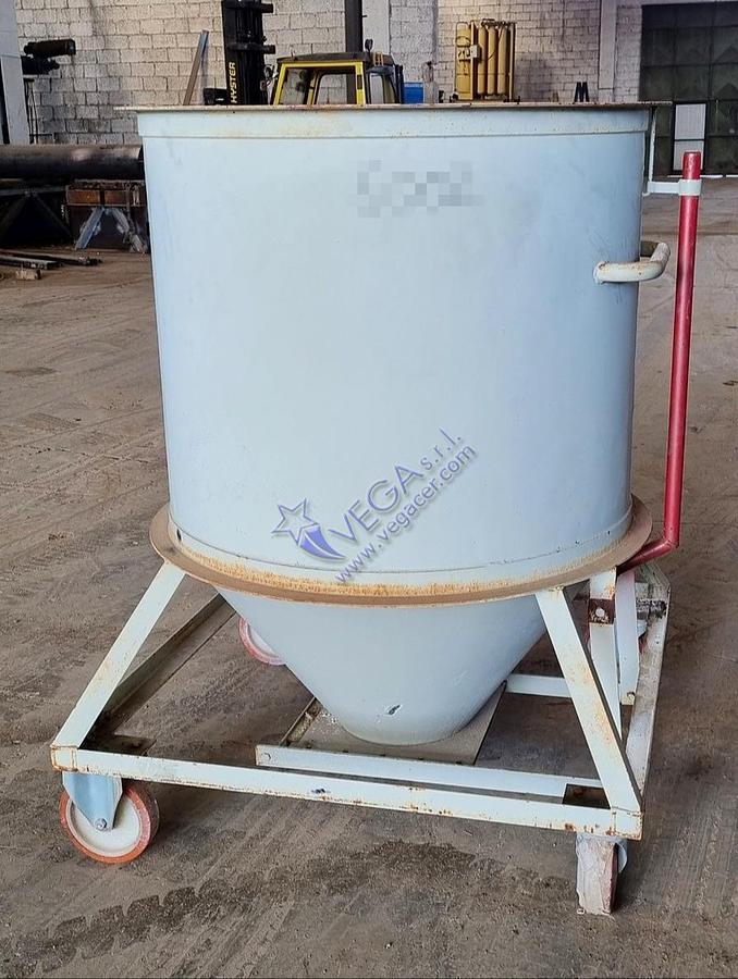 Usato Stainless steel hopper with lever shutter on the bottom for unloading the material