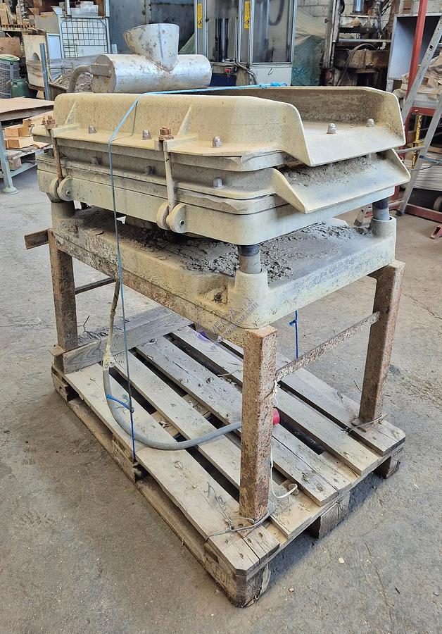 Usato Vibrating sieve VICENTINI mod. SV 600 x 900 DR with double net