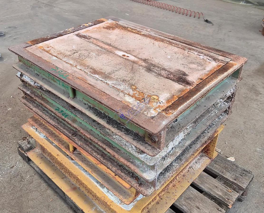 Usato Metal frame plaster mould holder