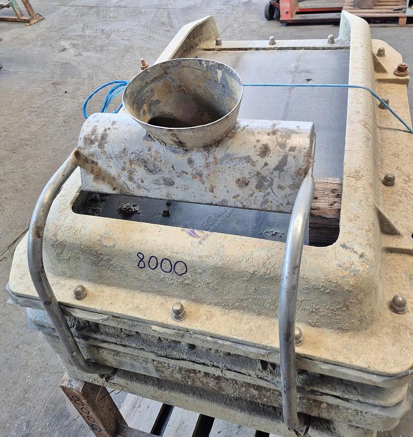 Usato Vibrating sieve VICENTINI mod. SV 600 x 900 DR with double net